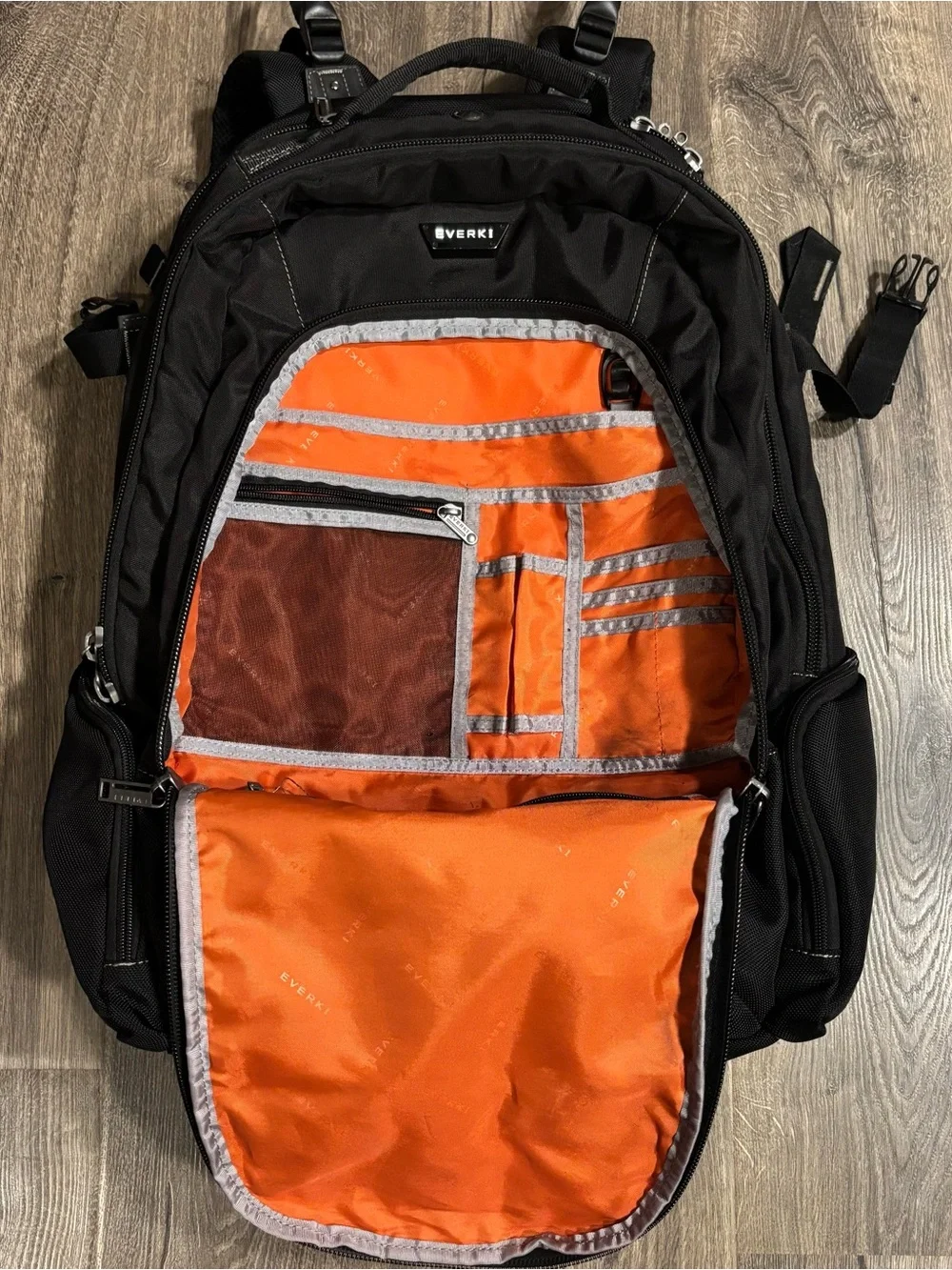 Everki black nylon